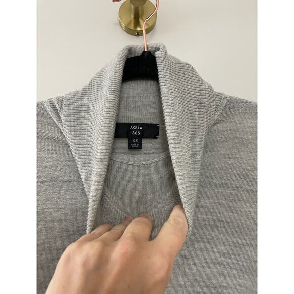 J. Crew Classic Gray Minimalist 100% Merino Wool Boxy‎ Turtleneck Sweater XS/S - Picture 2 of 8